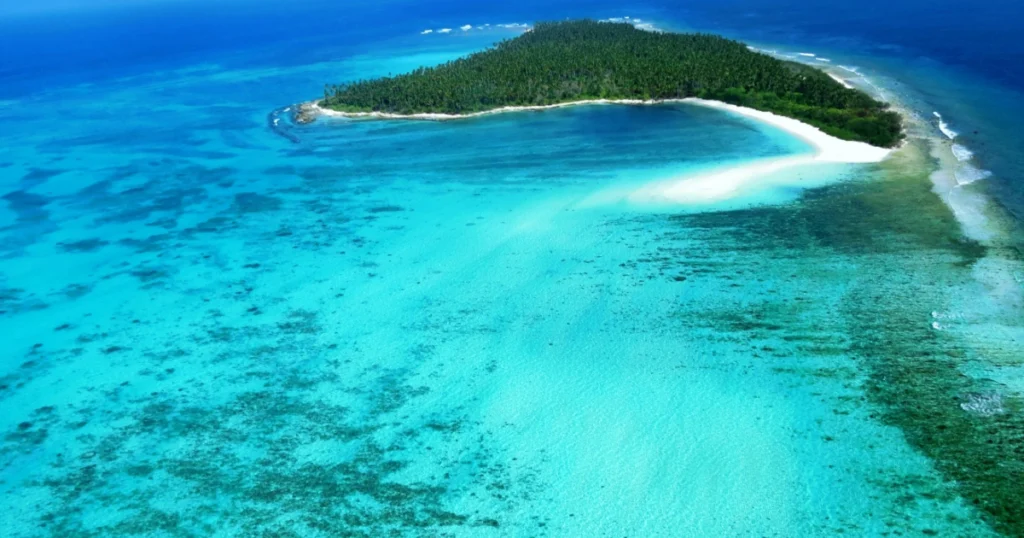 A scenic picture of lakshadweep island from the sky
