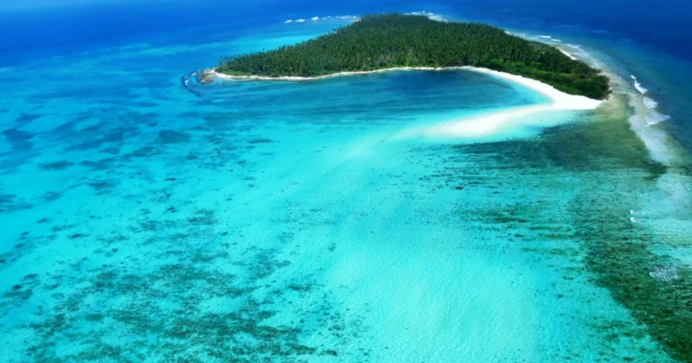 A scenic picture of lakshadweep island from the sky